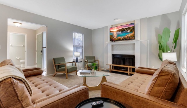 Modern 2BR Duplex in Gahanna Near Easton, Airpor