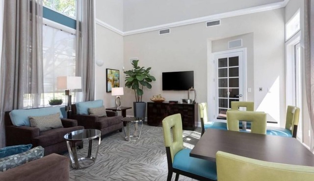 Modern 2BR Retreat in Bridgepointe w Pool