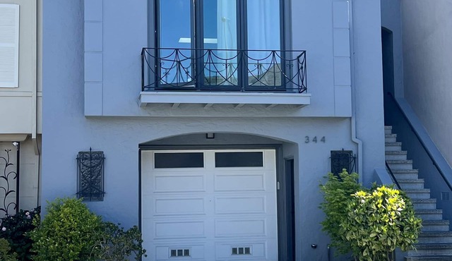 Modern 5 Bedroom/4 Bathroom- Superb location!