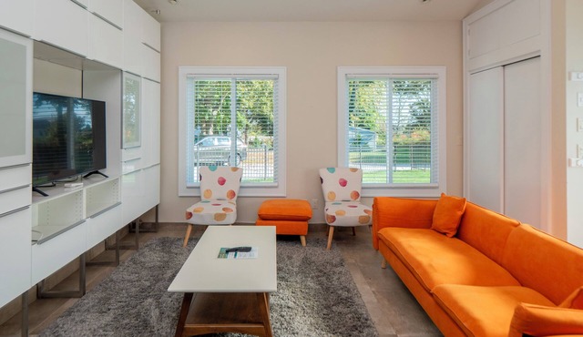Modern and cool cottage close to pebble beach!