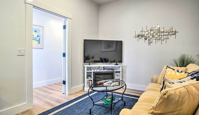 Modern Apt Near Martha's Vineyard Beaches!