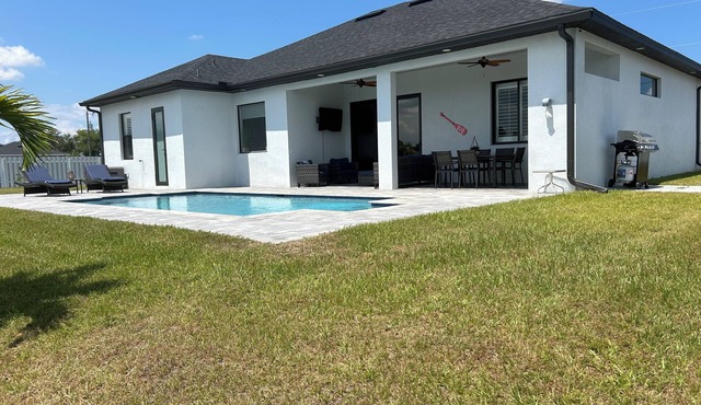 Modern Escape Villa/On the Canal/Heated pool