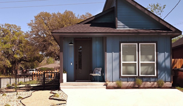 Modern Lockhart Retreat. BBQ, Near Austin & COTA. Sleeps 6 in Lockhart