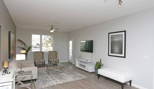 Modern Luxury Living in Menlo Park with Pool, Spa & Gym