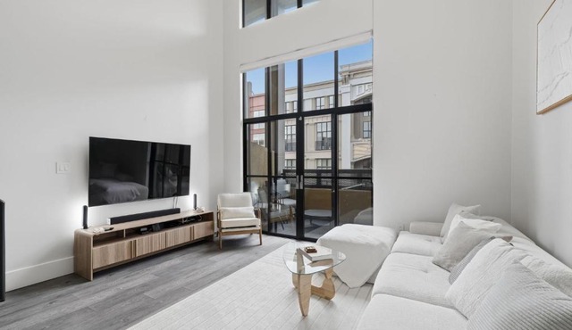 Modern Luxury Loft facing Santana Row w/Balcony