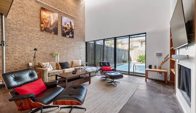 Modern Montrose Retreat – Pool, Coffee Bar, Pet‑Friendly, Fast WiFi, Near Museums & Diningli