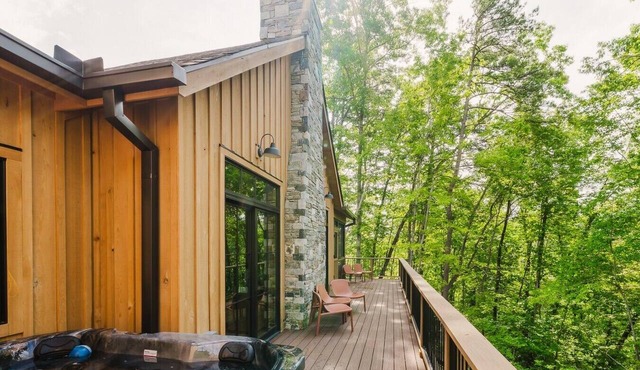 Modern Mountain Cabin near Black Mountain