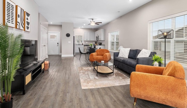 Modern New Build 4BR 4BA (2 Condos) Garage/Patio