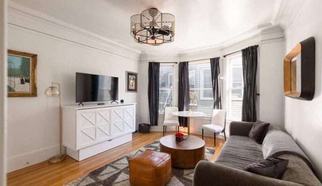 Modern Nob Hill studio in charming bldg w/elevator