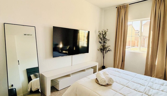 Modern Private Suite, Separate Entrance, Full Bath & Coffee Bar