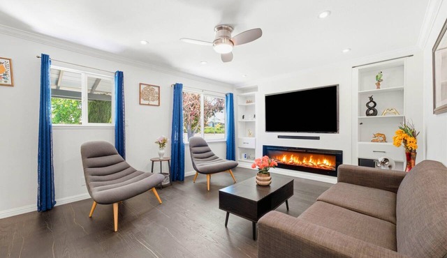 Modern Silicon Valley Home With Spacious Backyard & Laundry