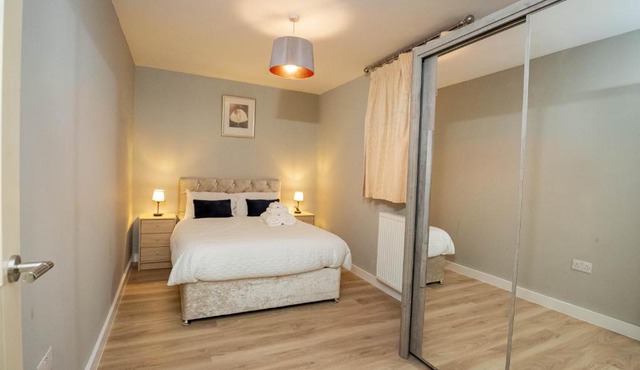 Modern Spacious 2 Bed Apartment Wolverhampton with Free Secure Parking in Wolverhampton