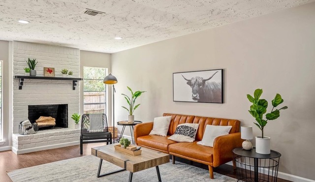 Modern Stay Centrally Located in The Woodlands