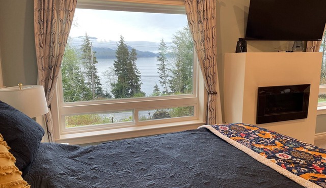 Modern Stay With an Alaskan Ocean View