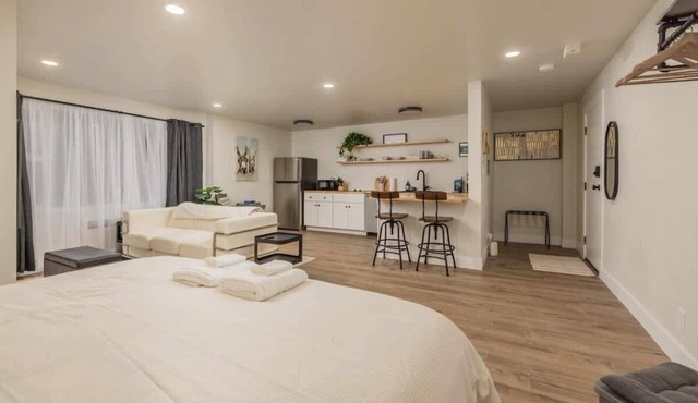 Modern Studio Located in the Center of Downtown