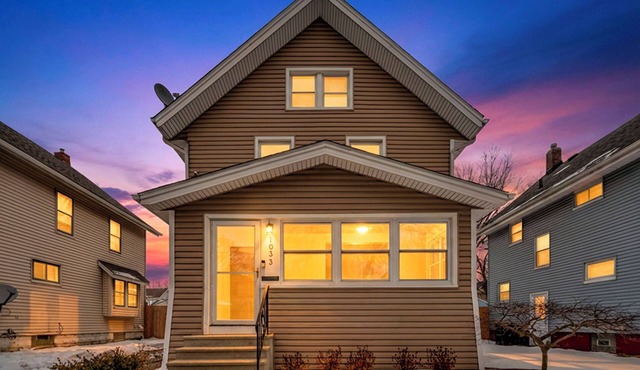 Modern Stylish Urban Haven with 4 Bedrooms & 2 Baths + Dog Friendly