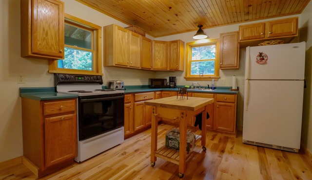 Moose Call Inn - private, snowmobile friendly spot!