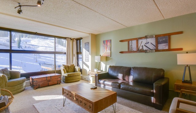 Mountain Plaza 3 Bedroom Condo #521/523 by RedAwning