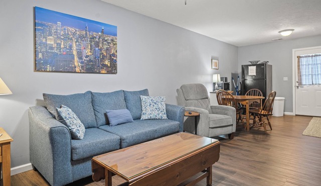 Muddy Boots Hideout l Cozy 2BR l 15 min to RRG l WI-FI in Stanton