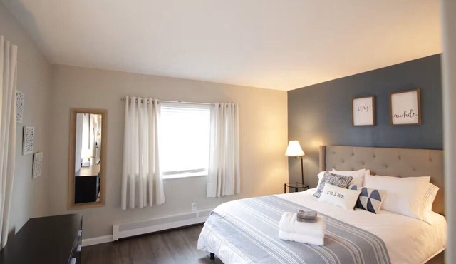 Mustang Maple, Condo,Fairborn, MINUTES to WPAFB & WSU, Fast Wifi