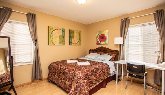Near Apple Campus Bedroom/Shared Bath