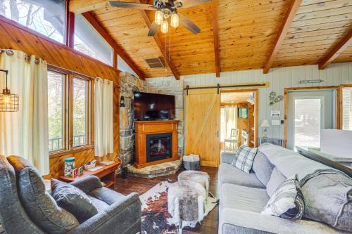 Near Lake + Trails: Rustic Newland Cabin w/Deck!