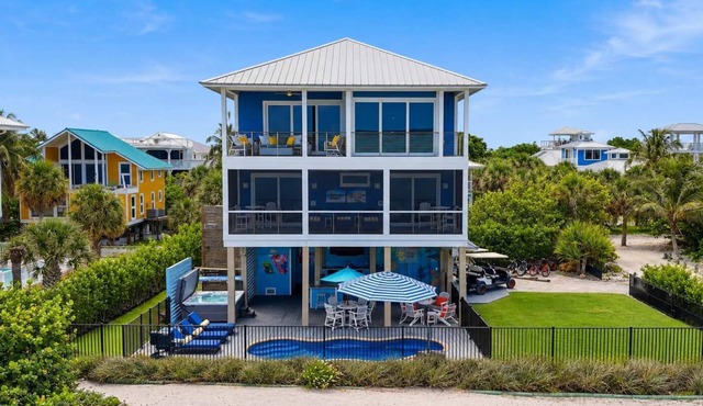 New! Beachfront, Heated Pool, Hot Tub & Golf Carts