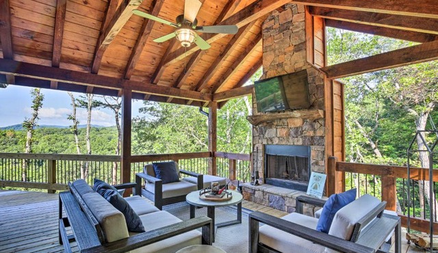 New Construction Multi-Level Cabin with Hot Tub in Blue Ridge