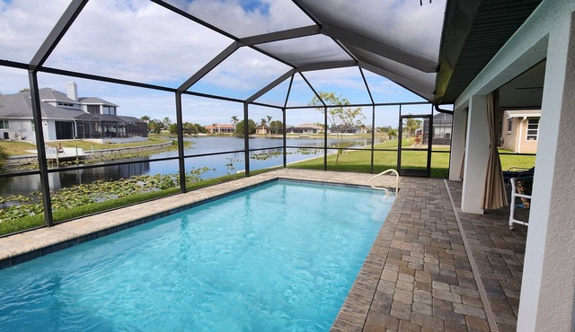 New Home - Best in City 4-bedroom house, heated pool on Lake Jolie