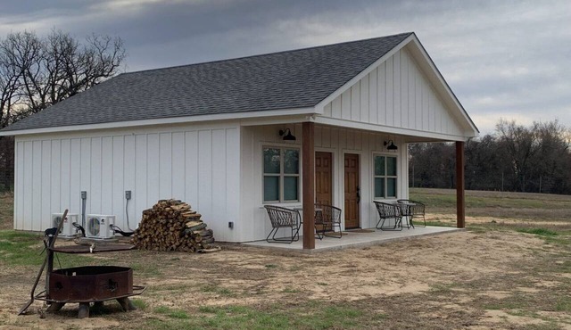NEW Luxury Lodge in Palestine, Texas > Near Polar Express 2 of 2