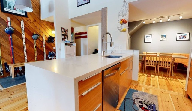 NEW Modern Remodeled 3BR+Loft(6beds)/3 BA, Sleep 8
