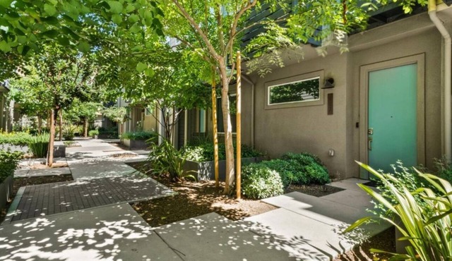 New Modern townhome three-level in home parking 2+3 bathroom