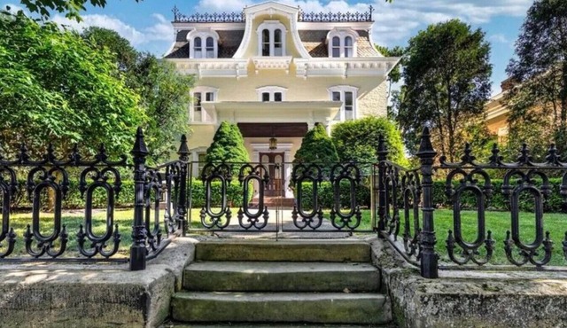 New! Victorian Mansion Downtown