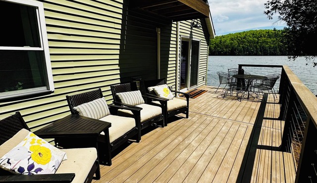 NEW water’s edge lake house on Cold Stream