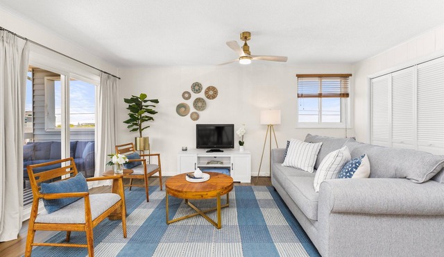 Newly renovated 2-bed/2-bath with space for 7