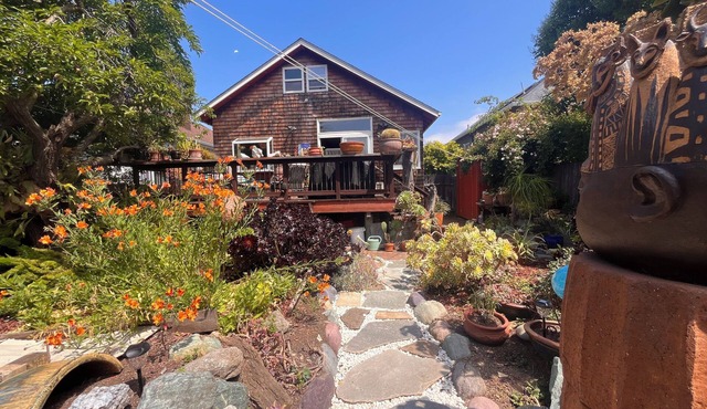 North Oakland Garden Retreat