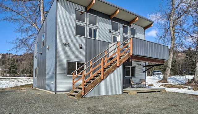 Northern Lights View! 2-Unit 'Fitz Creek Retreat'