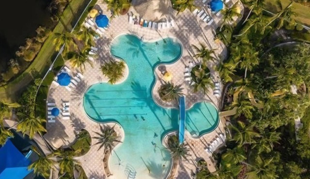 Nov-April 3,400 a month, 3-bd/2ba w/resort Pool & Amenities in Cape Coral