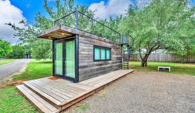 Oak Harbor - Container Home Near Baylor, Magnolia