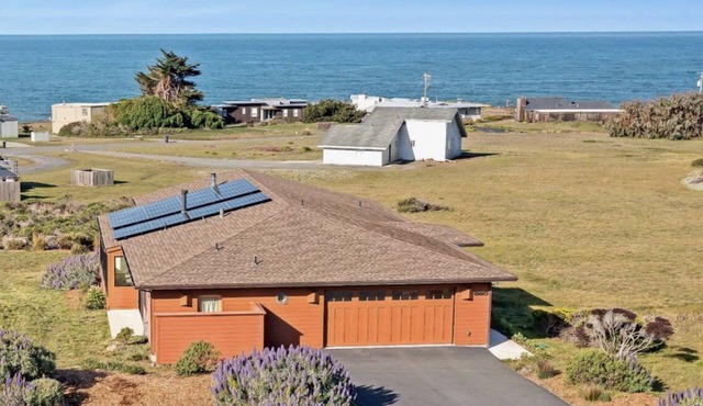 Ocean view peaceful- 9 min walk to sandy beach