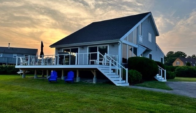 Ocean View! Walk to Beach! Air Conditioning! 3 King & 3 Queen Beds!