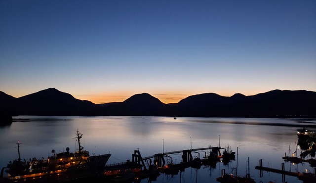 Oceanfront Charm: King Bed, 2 Bdrm Downtown Gem, Ketchikan