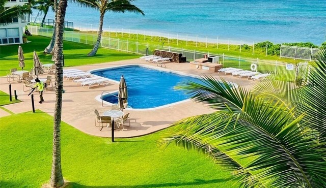 Oceanfront, cozy one bedroom condo in peaceful Ma'ili Cove, Oahu