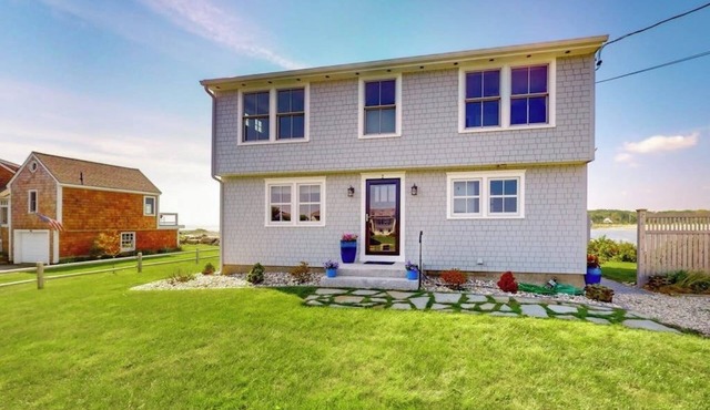 Oceanfront home with stunning views of the cove & sunset, steps to the beach