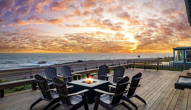 Oceanfront Sonoma Coast · 3 en-suite bdrms · hot tub · pool table in Bodega Bay