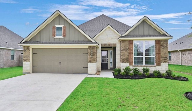 Ol’ Army Escape ~ Beautiful & Spacious Retreat in Aggieland!