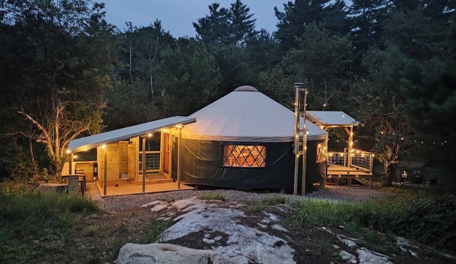 Old Apple Yurt | Bar 2 decks | Wifi | Fire Pit
