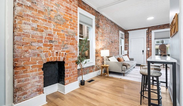 Olde Towne Gem - 453 South 22nd Street