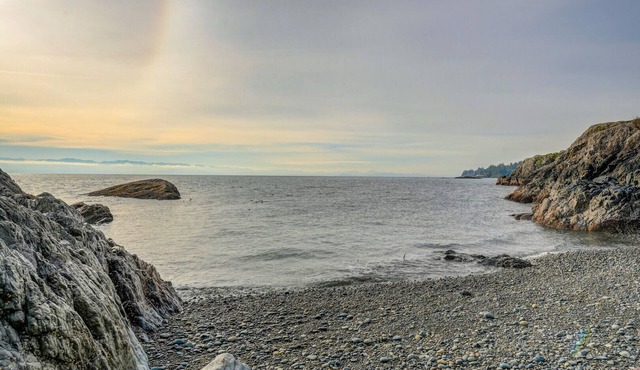 Orca Point Beachfront Suite: Enjoy Your Private Beach Seconds Outside Your Door! in Sooke