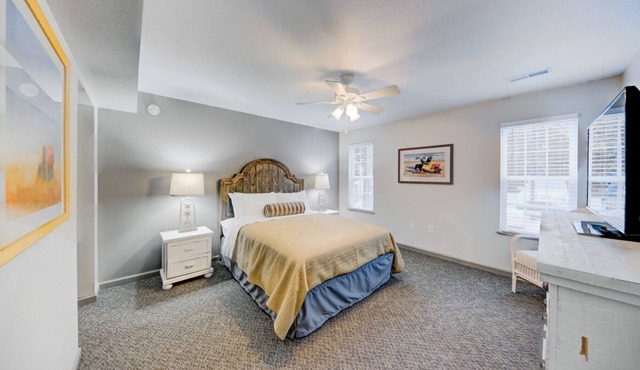 Outer Banks Dream Vacation! 3 Spacious Units in Nature Setting, Lake, Waterpark in Kitty Hawk